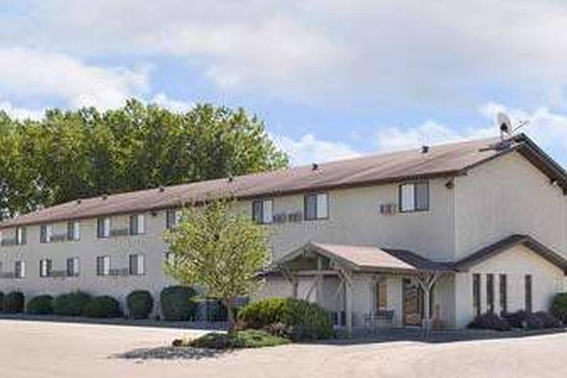 Travelodge Yankton Екстериор снимка